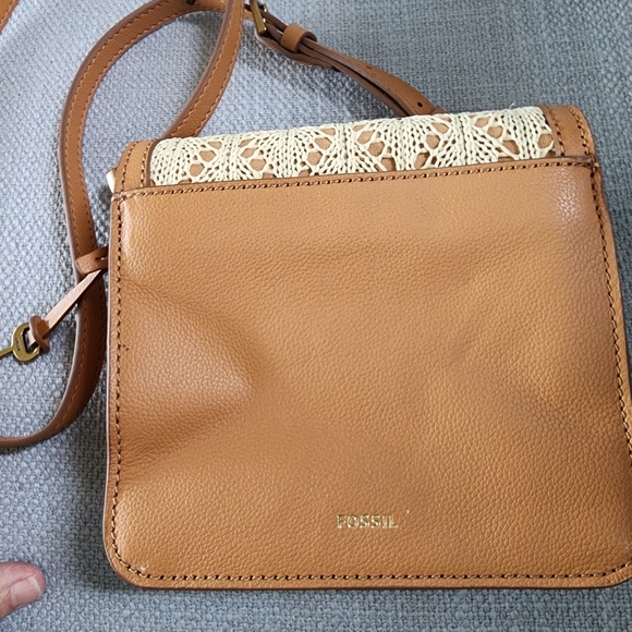 Fossil Tan and Cream Woven Crossbody Bag - Picture 2 of 8